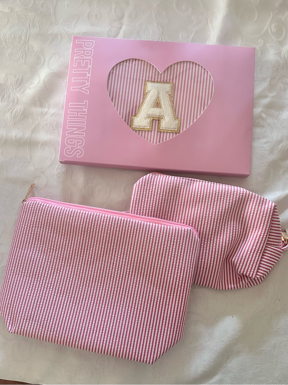 NWT Pink and White Travel Bag Set - Picture 4 of 7